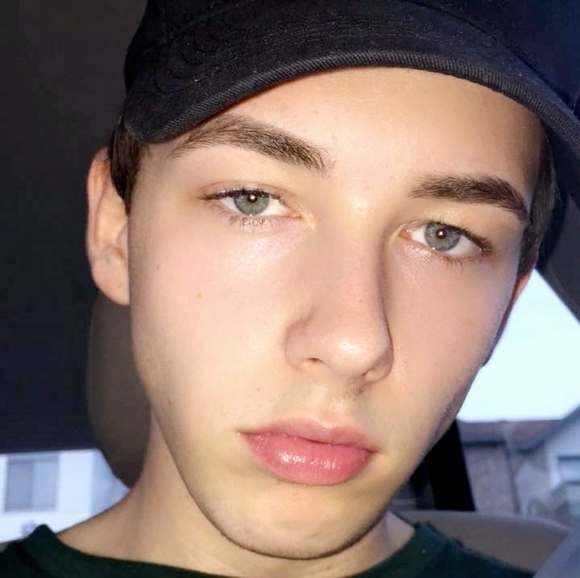 Poshmark profile picture for @abusive
